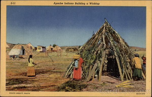 Apache Indians Building a Wicklap Native Americana