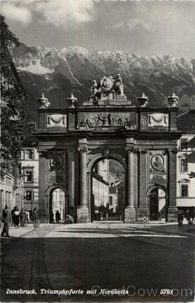 Innsbruck, Triumphpforte mit Nordkette Switzerland