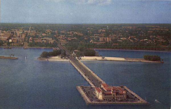 Popular Recreation Pier The Tourists Paradise, Tampa Bay St. Petersburg Florida