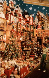 Bronner's Family Christmas Wonderland Frankenmuth, MI Postcard Postcard