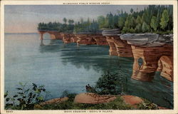 Milwaukee public Museum Group; Wave Erosion - Devil's Island Postcard