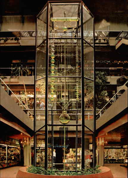 Oberammergauer Holzldhniktunft Berlin Germany