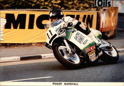 Roger Marshall on the Skoal Bandit Suzuki 750 at Quarter Bridge, 1987 Postcard