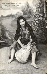 Fille fellah porteur d'eau Port Said, Egypt Africa Postcard Postcard