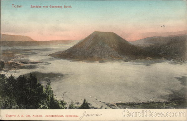Zandzee met Goenoeng Batok Tosari Indonesia Southeast Asia