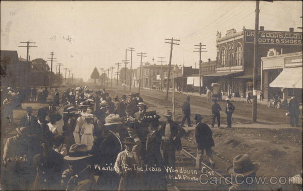 Waiting for train at Woodburn, Oregon