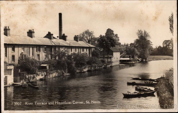 River Terrace and Houseboat COrner St. Neots UK