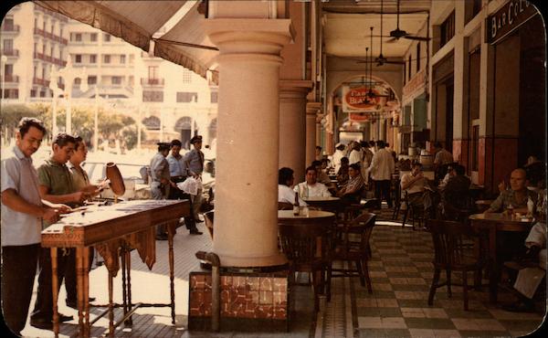Relaxing with Sea-food and Music - Cafe Scene Veracruz Mexico
