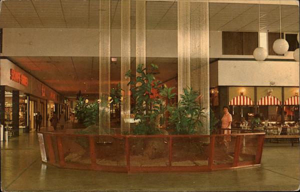 Dixie Square Wonderfall Harvey Illinois