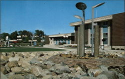 Memorial Fountain Plaza, Recreation and Art Center Waterloo, IA Postcard Postcard