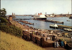 Passenger liner "Hanseatic" at the "Überseebrücke" Hamburg, Germany Postcard Postcard