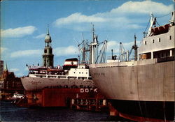 Partie im Hafen und Blick zur St. Michaeliskirche Hamburg, Germany Postcard Postcard