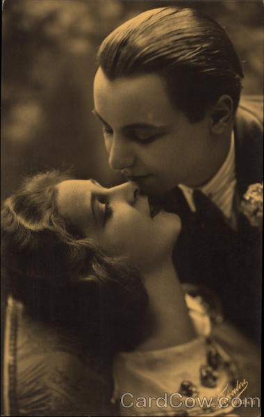 Beau Kissing Girl Romance & Love