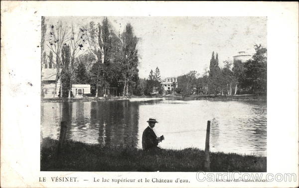 Le lac superieur et le Chateau d'eau Le Vesinet France