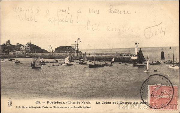 La Jetée et l'Entrée du Port Saint-Quay-Portrieux France