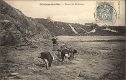 Retour de Pecheuses Postcard
