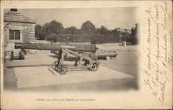 Les Canons de l'Esplanade des Invalides Postcard