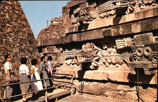Templo de Quetzalcoatl in Teotihuacan, Mexico