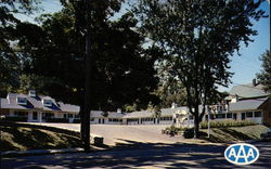 Yankee Traveler Motel St. Johnsbury, VT Postcard Postcard