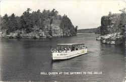 Dell Queen At The Gateway To The Dells Postcard