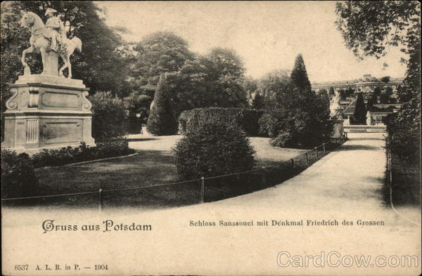 Schloss Sanssouci mit Denkmal Friedrich des Grossen Potsdam Germany