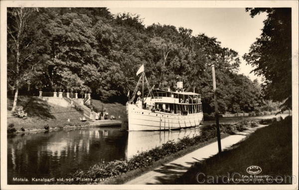 Kanalparti vid von Platens grav Motala Sweden