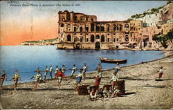 Palazzo Donn'Anna and Fishermen on the beach Postcard