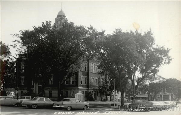 Court House Leon Iowa