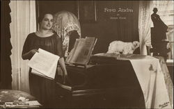 Fern Andra in Ihrem Heim Postcard