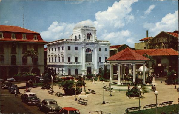 Independence Plaza with the Municipal Palace Panama City