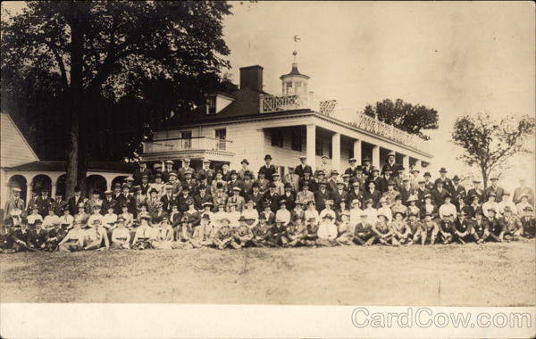Group of People in Front of Mount Vernon Virginia