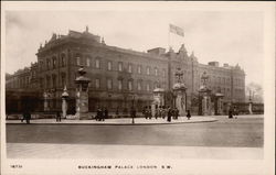 Looking Toward Buckingham Palace London, England Postcard Postcard