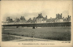 84 - Fontainebleau (S.-et-M.) - Façade sur le Parterre Postcard