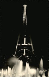 La Tour Eiffel illuminée Paris, France Postcard Postcard