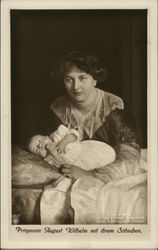 Prinzessin August Wilhelm mit ihrem Sonchen. (Princess August Wilhelm (Alexandra) with their son.) Postcard