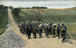 Pfadfinder auf dem Heimmarsch Postcard