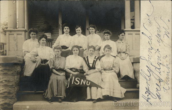 Photograph of a group of women at Illinois State Normal University in the early 20th century