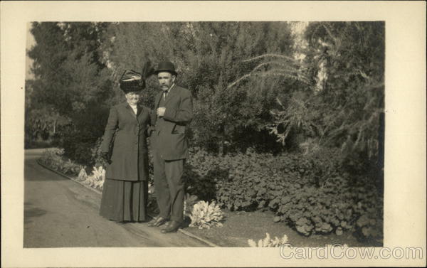 Couple at Mission San Gabriel Arcángel Los Angeles California
