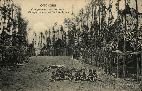 Village Orné pour la Danse Ononche Papua-New Guinea