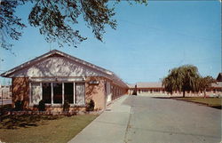 Queen Elizabeth Motel Postcard