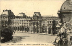 Ministere des Finances - La Cour du Louvre Postcard