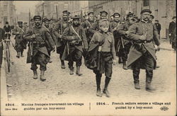 1914... Marins francais traversant un village guidés par in boy-scout Postcard