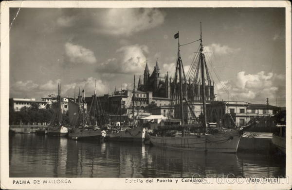 Botalle del Puerto y Catedral Palma de Mallorca Spain