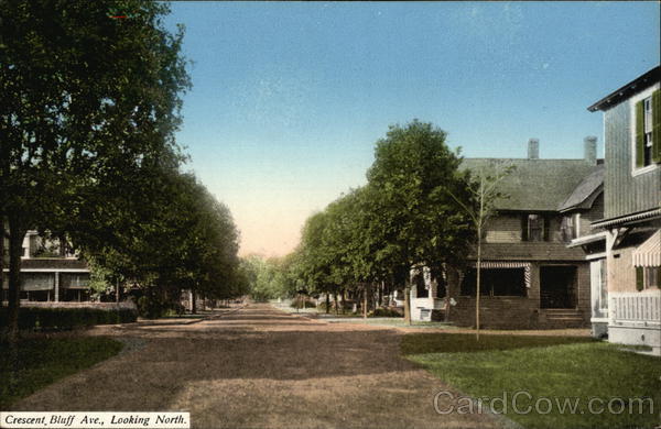 Crescent Bluff Ave, Looking North Branford Connecticut