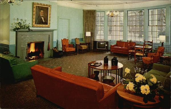 The Lincoln Lounge - Boone Tavern Hotel Berea Kentucky