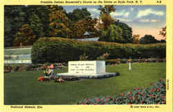 Franklin Delano Roosevelt's Grave Hyde Park, NY Postcard Postcard