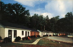 Colonial Courts Motel Postcard