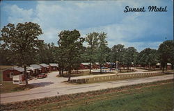 Sunset Motel, Roaring River Road - Hwy.112 Postcard