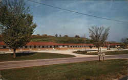 Decorah's Deluxe Motel Postcard