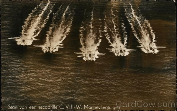 Start van een escadrille C.VIII-W. Marinevliegtuigen